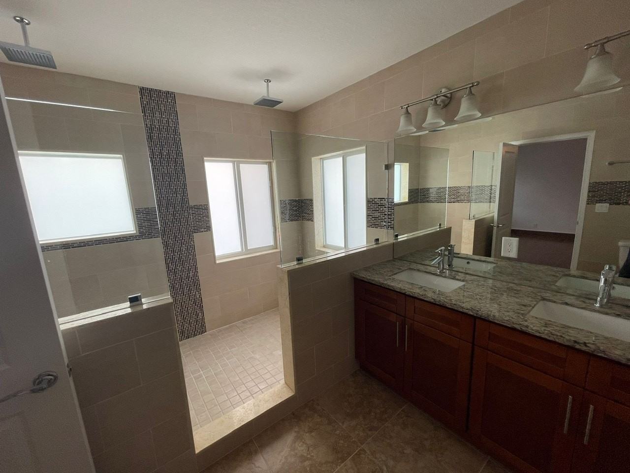 603-605-609-611 NE 28TH ST - Photo 3 of 19