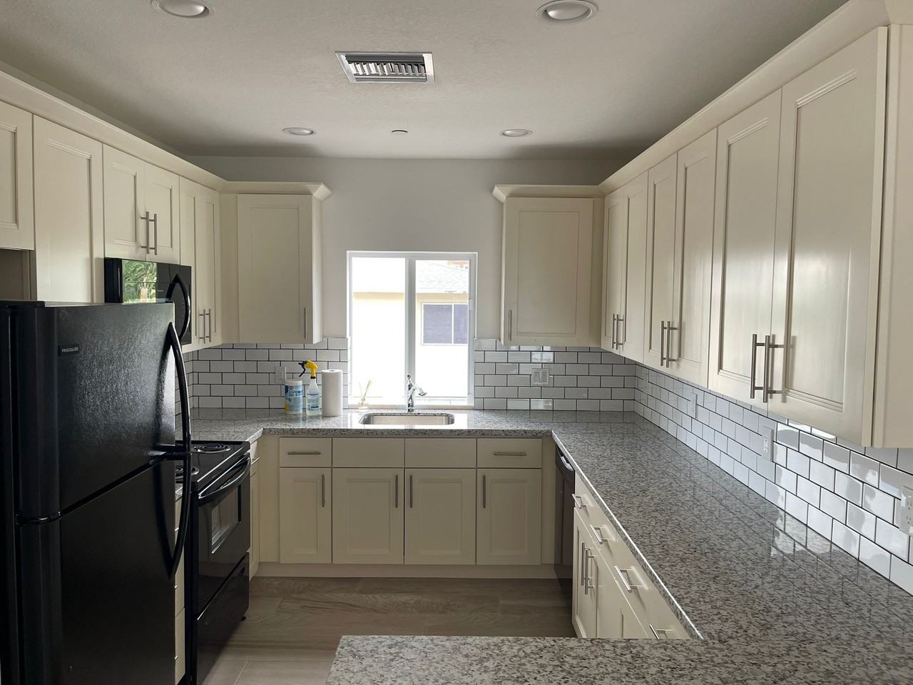 603-605-609-611 NE 28TH ST - Photo 4 of 19