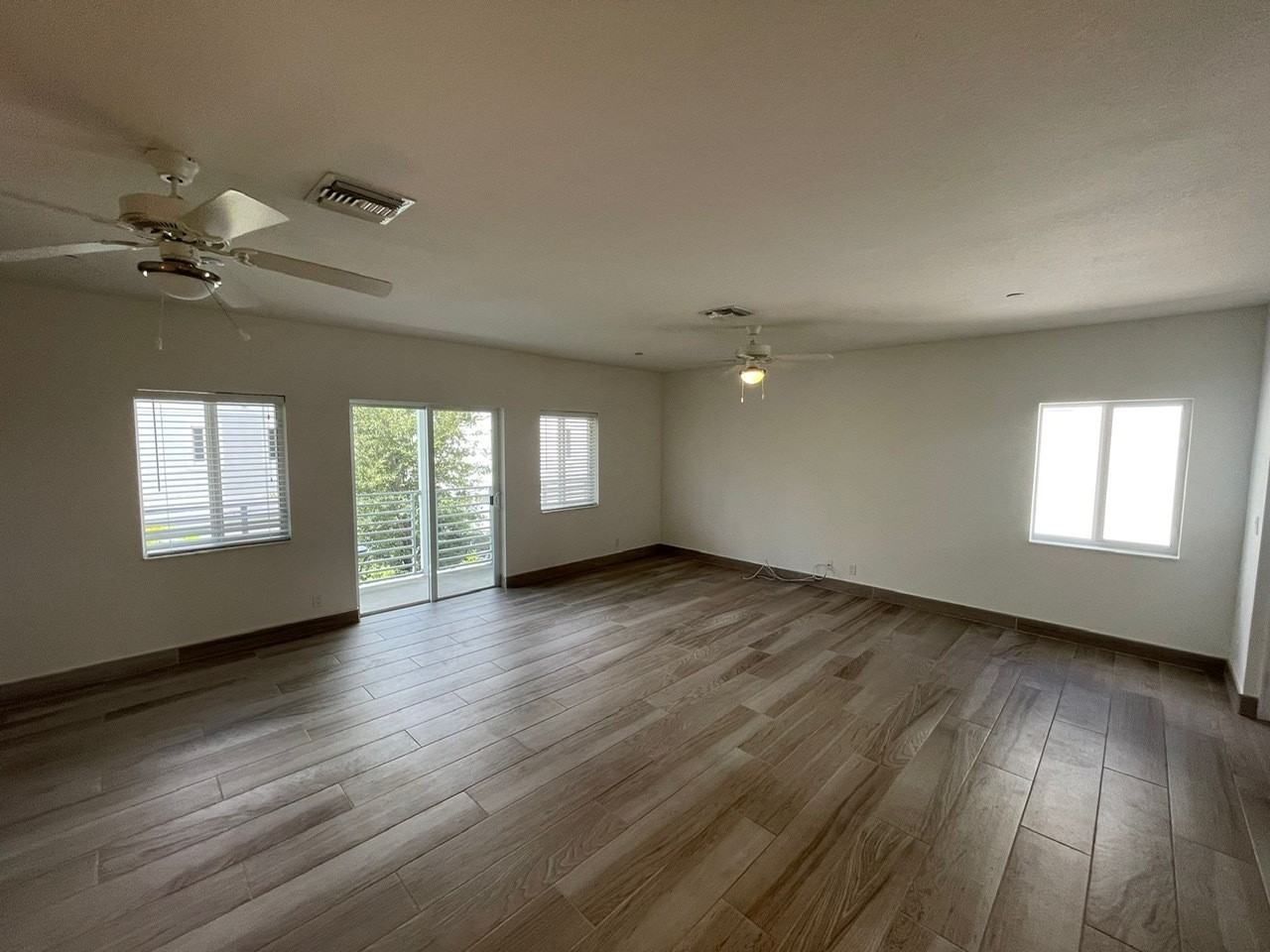 603-605-609-611 NE 28TH ST - Photo 5 of 19