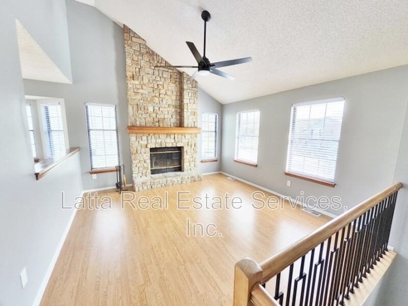 228 Se Bristol Dr - Photo 5 of 15