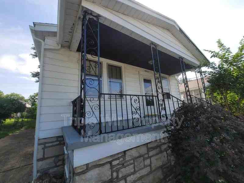 4891 Hummelsheim Ave - Photo 3 of 39