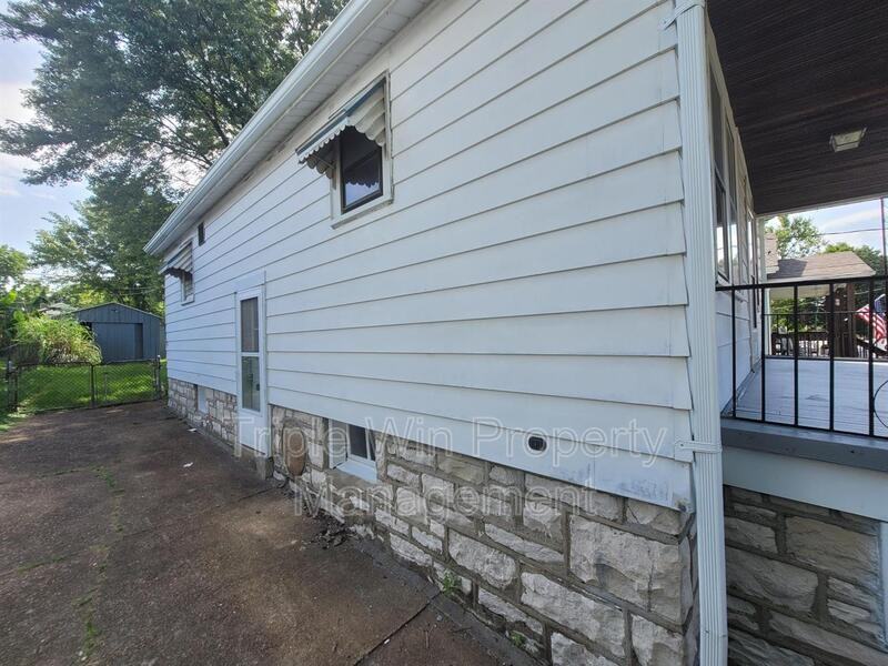 4891 Hummelsheim Ave - Photo 4 of 39