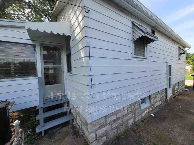 4891 Hummelsheim Ave - Photo 5 of 39