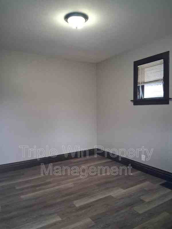 4891 Hummelsheim Ave - Photo 6 of 39