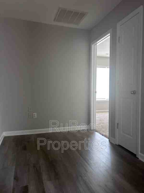 5380 Esther Ln - Photo 4 of 13