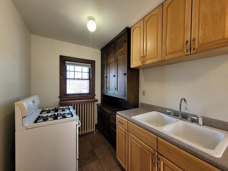 426 S Quincy St - Photo 4 of 8