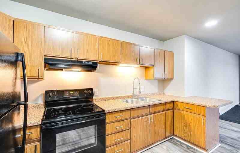 825 Wisconsin St - Photo 2 of 25