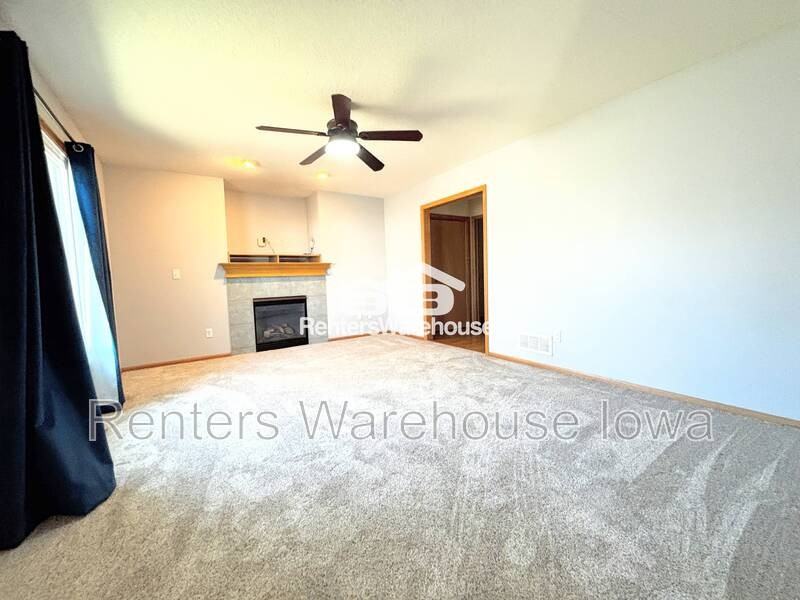 330 Ne Cardinal Ln - Photo 4 of 32