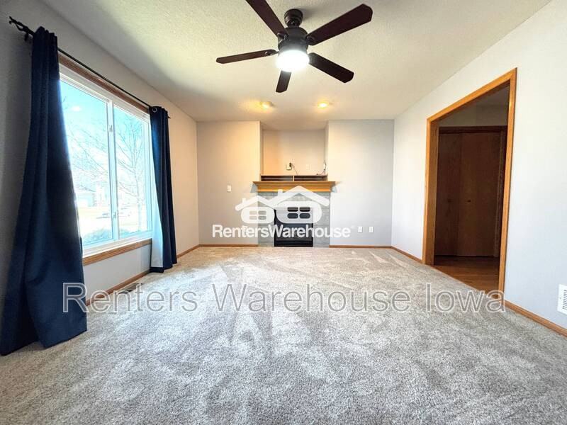 330 Ne Cardinal Ln - Photo 5 of 32