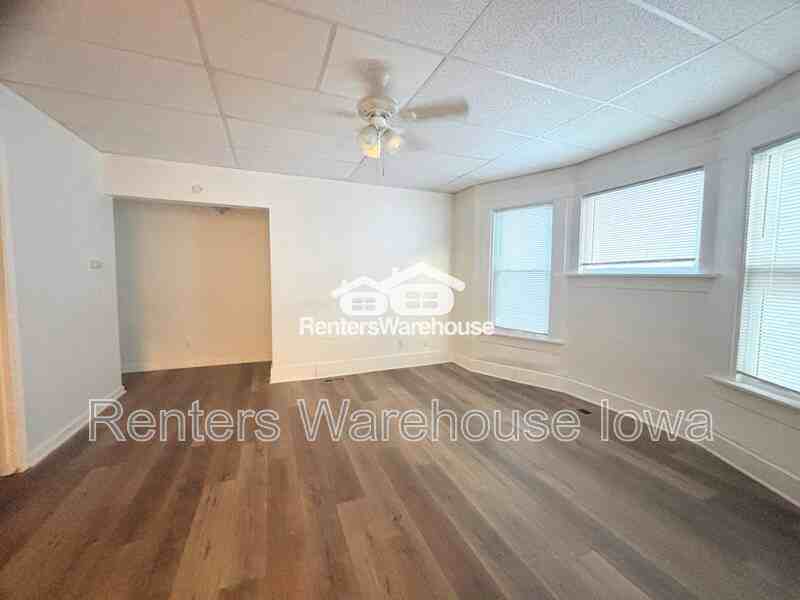 1123 24th St #1 - Photo 3 of 10