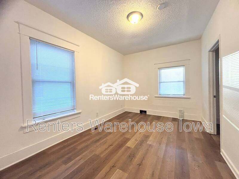 1123 24th St #1 - Photo 4 of 10