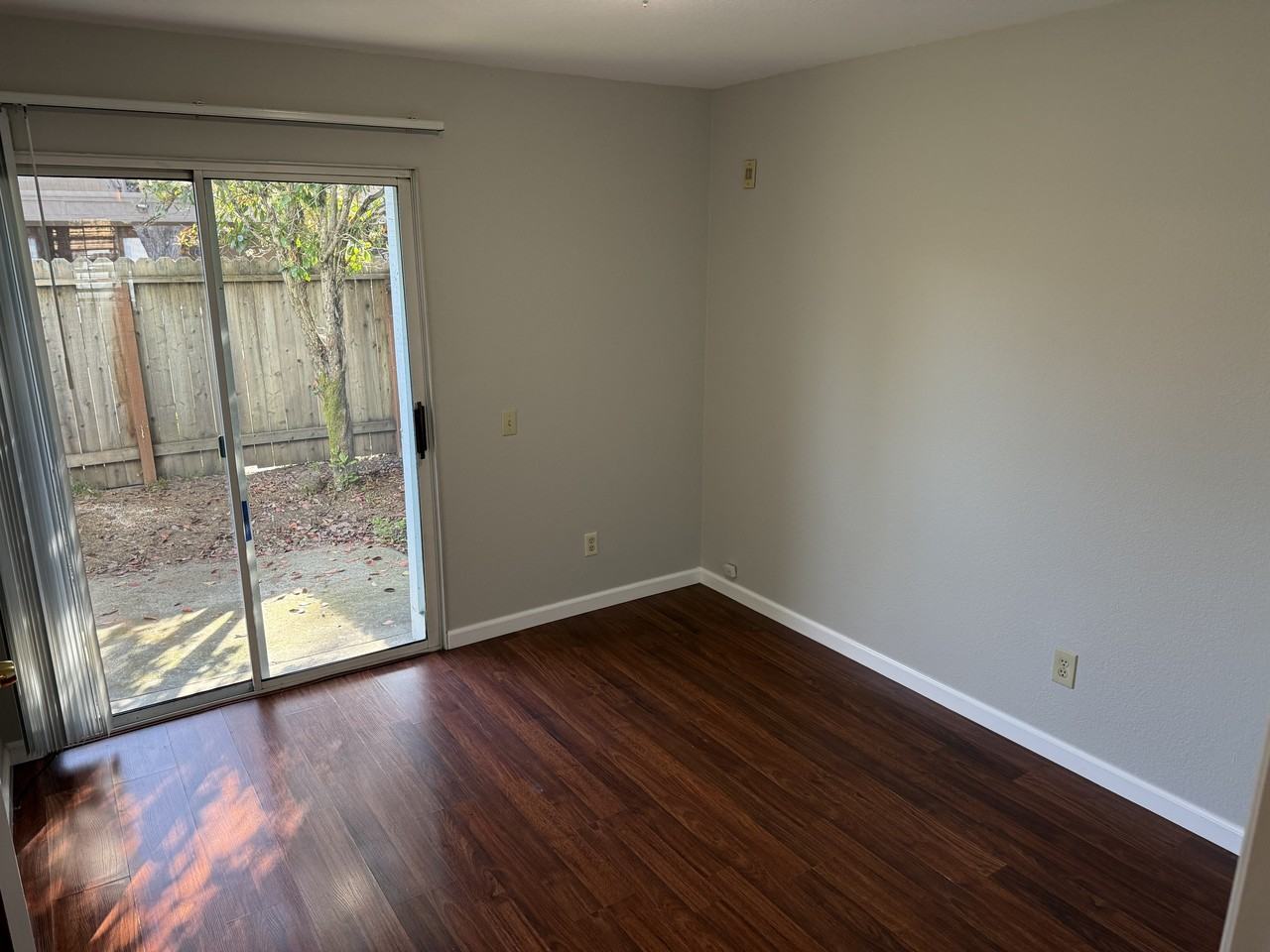 Russell Court Apartments - Photo 4 of 13