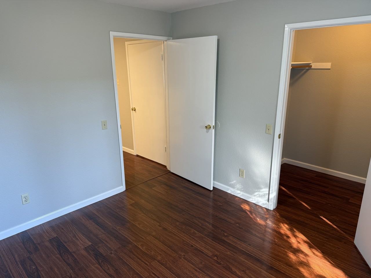 Russell Court Apartments - Photo 5 of 13