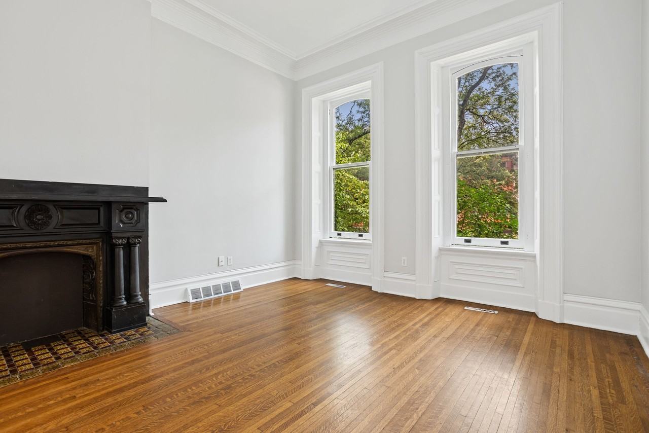 841 North Lincoln Avenue - Photo 2 of 16