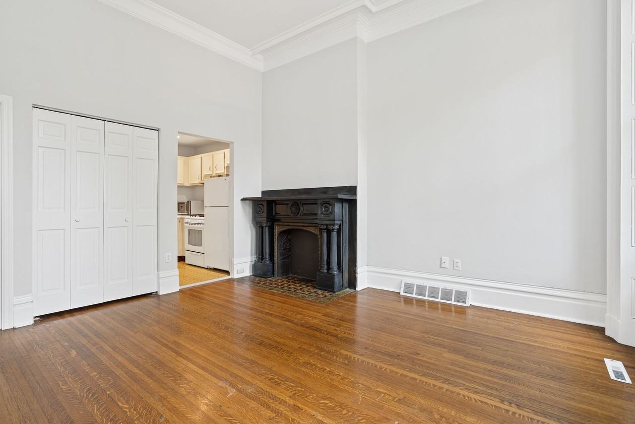 841 North Lincoln Avenue - Photo 3 of 16