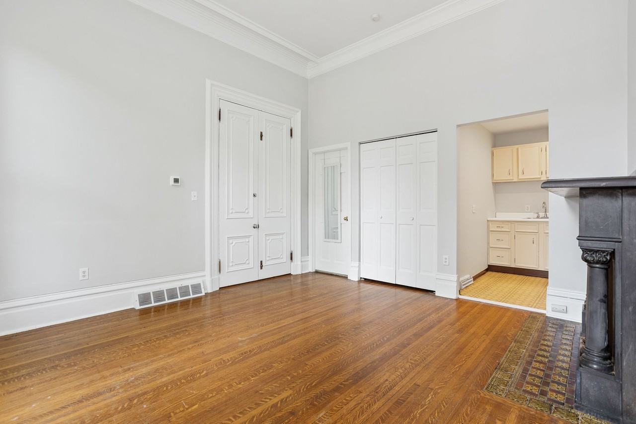 841 North Lincoln Avenue - Photo 4 of 16