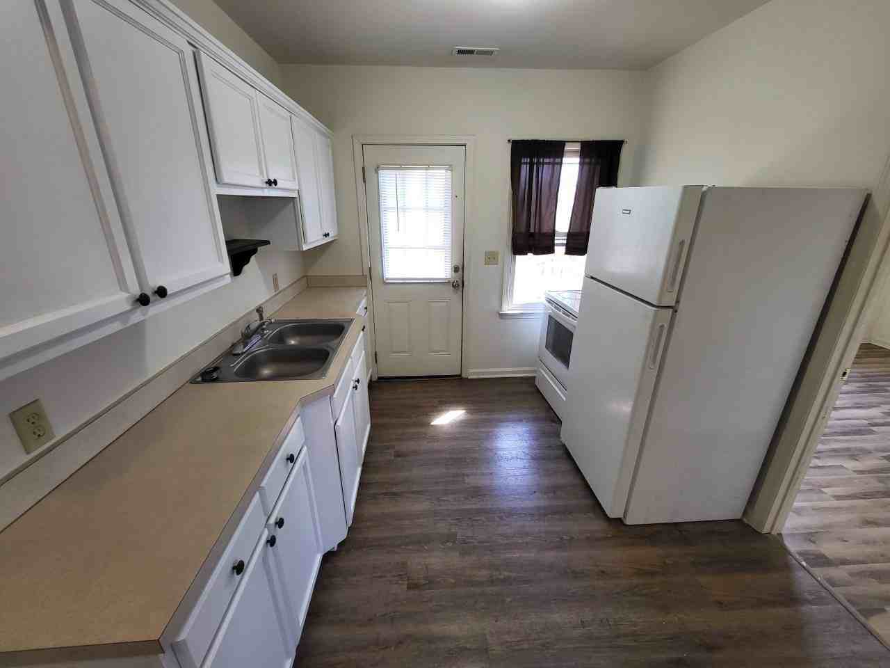 272 Cumberland Circle - Photo 4 of 10