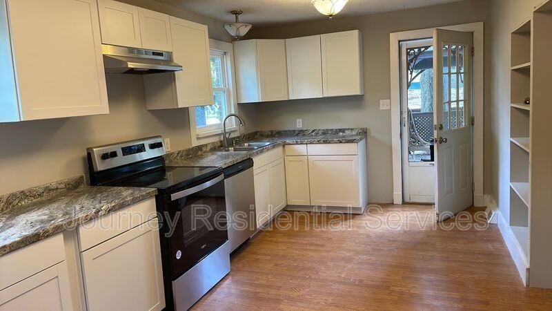 539 W Weatherspoon St - Photo 5 of 16