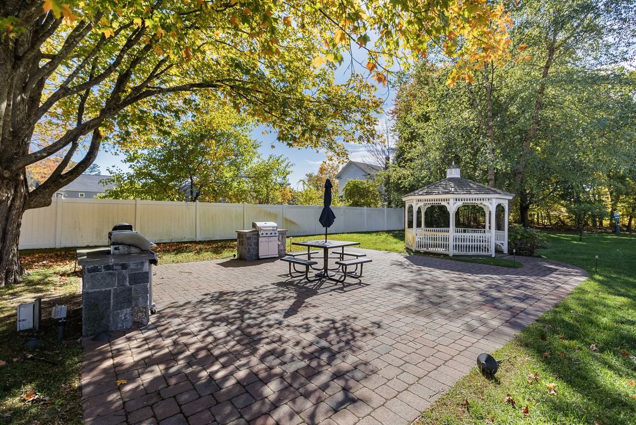 1-14 Iris Court - Photo 4 of 13