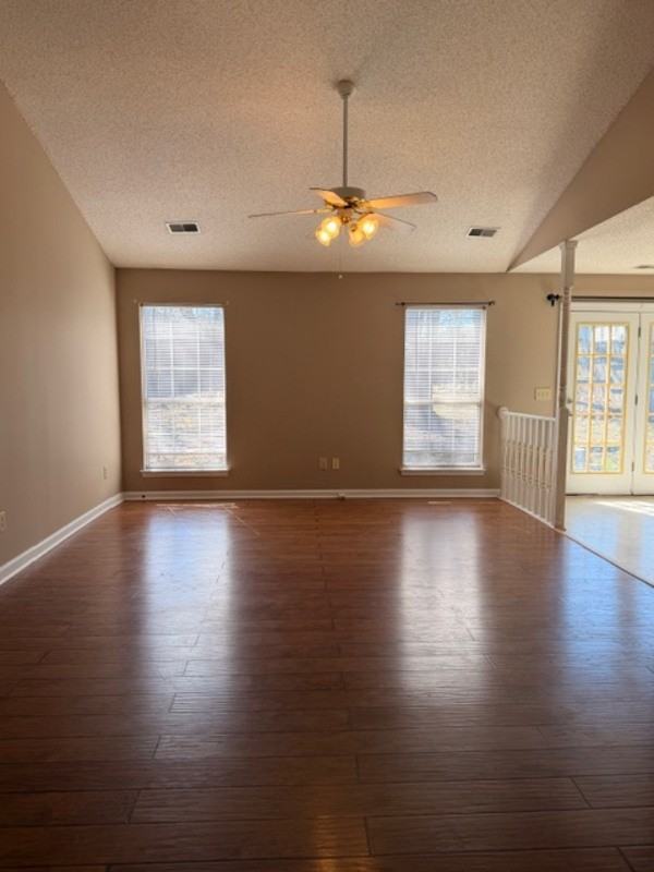 229 Stonewood Dr - Photo 4 of 22