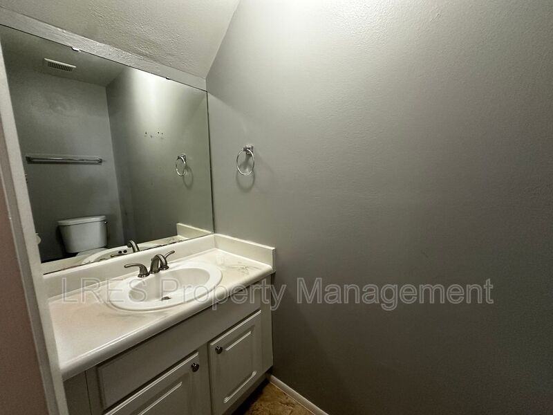 2706 Graduate Ct - Photo 7 of 36