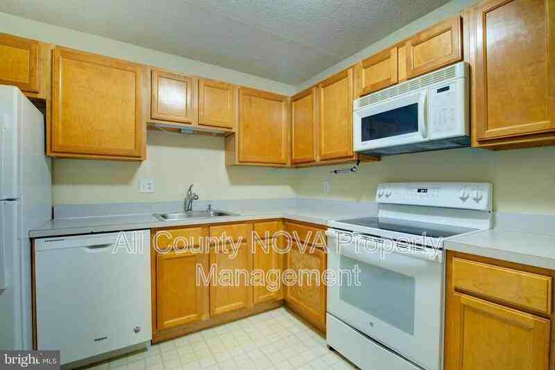 613 Center St #T2 - Photo 3 of 20