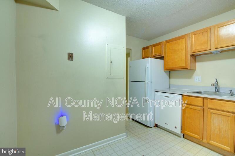 613 Center St #T2 - Photo 5 of 20