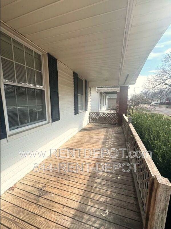 1616 S Bedford Ave - Photo 3 of 21