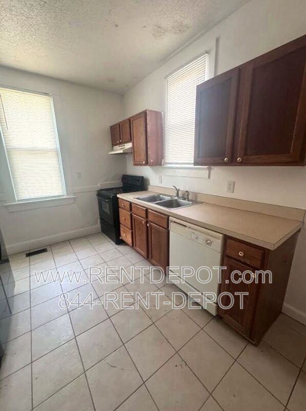 1616 S Bedford Ave - Photo 4 of 21