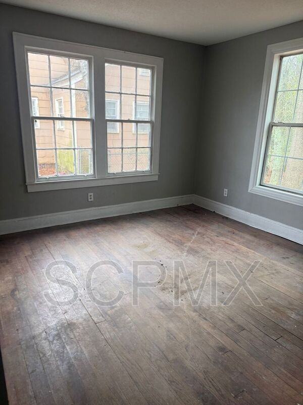 432 E Charlotte Ave - Photo 5 of 7