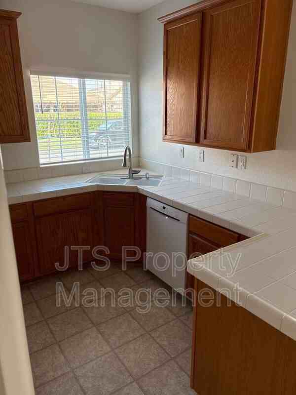 1576 Morning Glory Ln - Photo 5 of 22