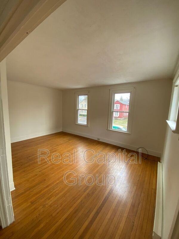 335 Pine St #2UPPERUNIT - Photo 2 of 28