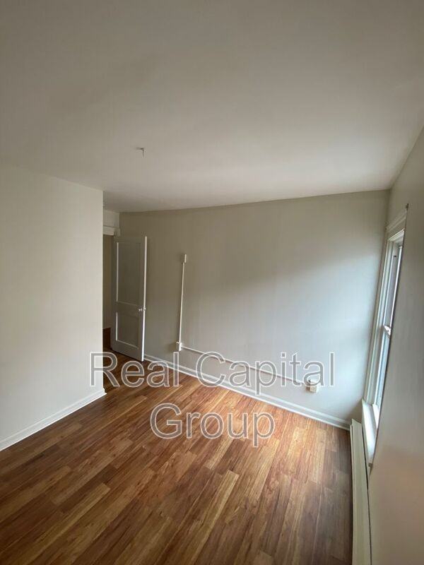 335 Pine St #2UPPERUNIT - Photo 3 of 28