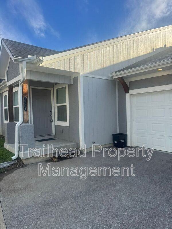 603 Hillcrest St Apt B - Photo 2 of 26