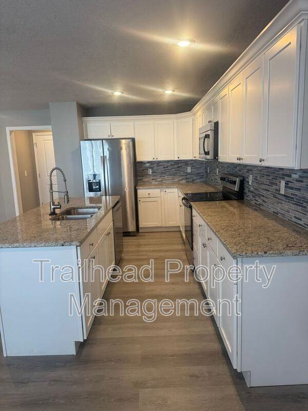 603 Hillcrest St Apt B - Photo 5 of 26