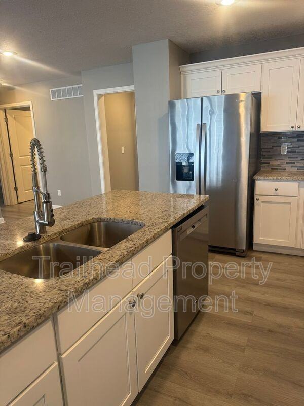 603 Hillcrest St Apt B - Photo 6 of 26