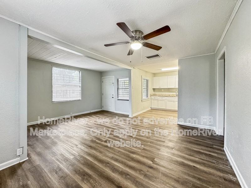 214 W Humphrey St - Photo 2 of 20
