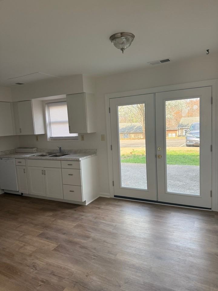 Peaks Manor - Photo 6 of 16