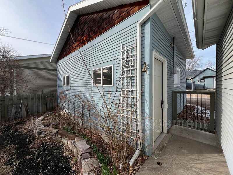 2217 1st Ave S - Photo 2 of 10