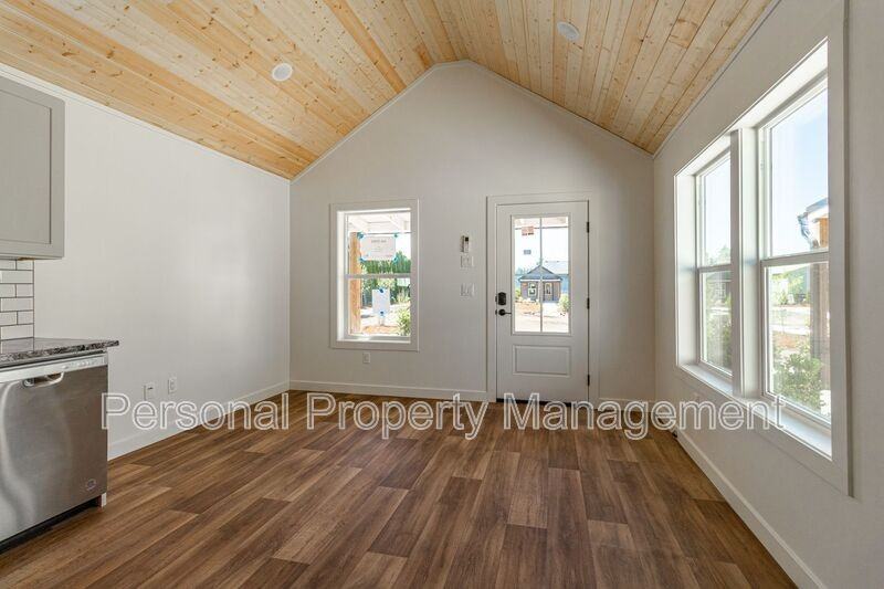 7919 Ne 32nd St #C - Photo 2 of 12