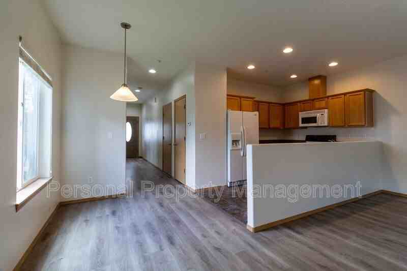 865 Nw Ivy St - Photo 3 of 15