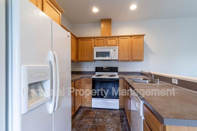 865 Nw Ivy St - Photo 4 of 15