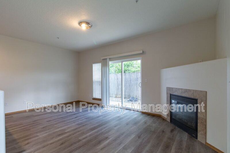 865 Nw Ivy St - Photo 5 of 15