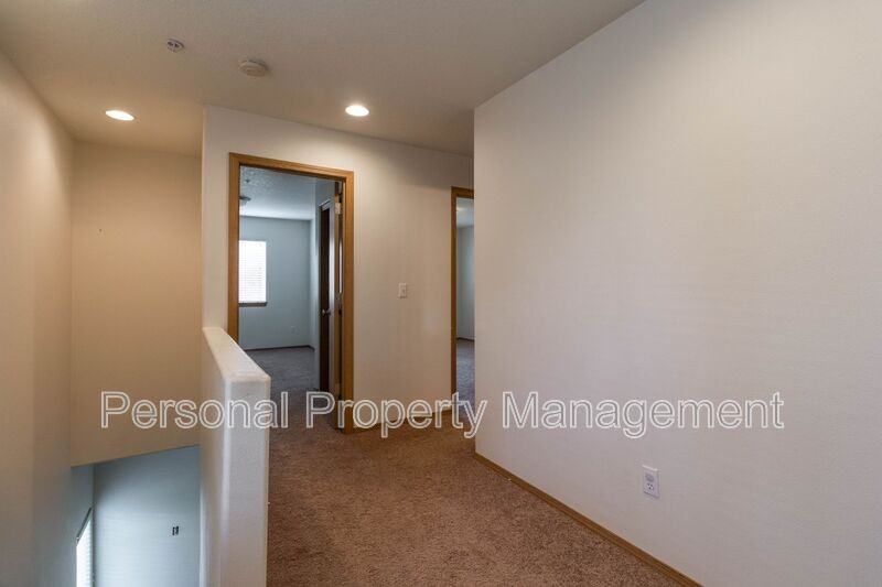 865 Nw Ivy St - Photo 6 of 15