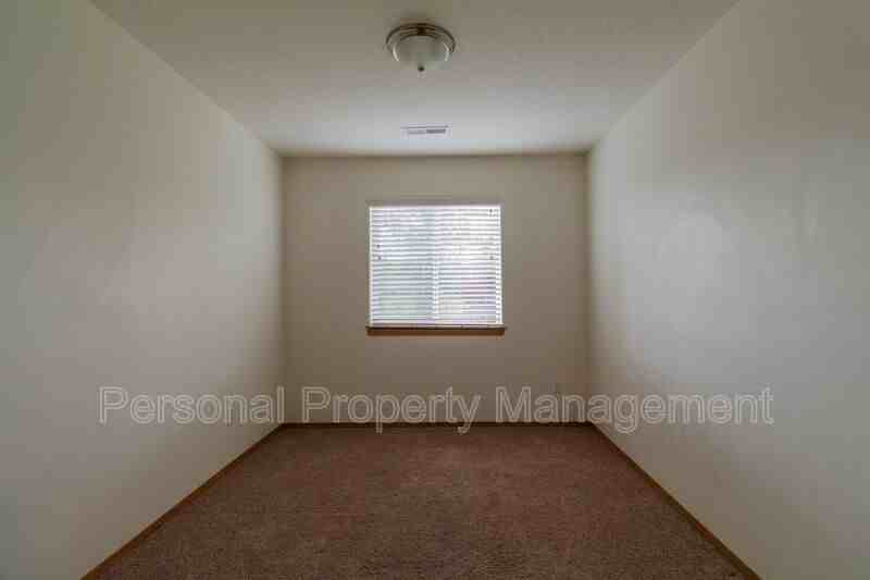 865 Nw Ivy St - Photo 7 of 15