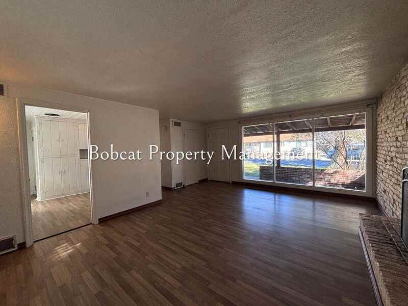 719 W Fifth St - Photo 3 of 45