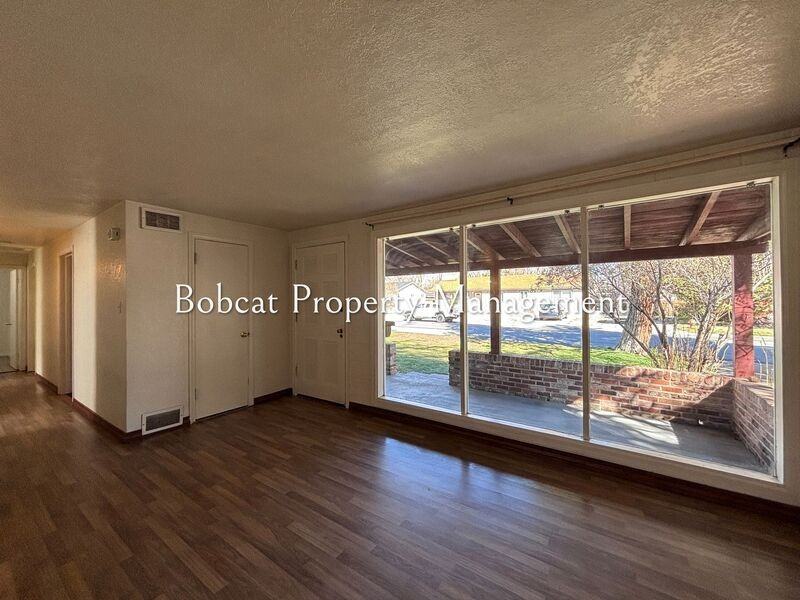 719 W Fifth St - Photo 5 of 45