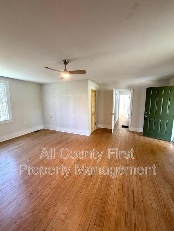 459 Holly Dr Se - Photo 3 of 19