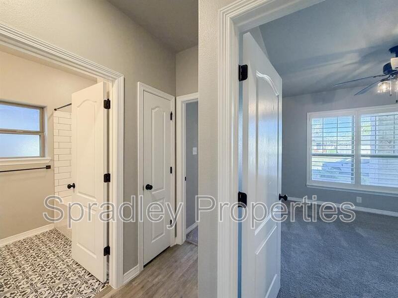 6125 Modena Dr - Photo 3 of 34