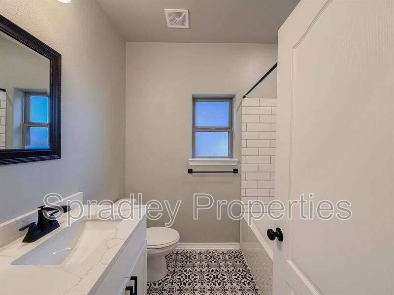 6125 Modena Dr - Photo 5 of 34